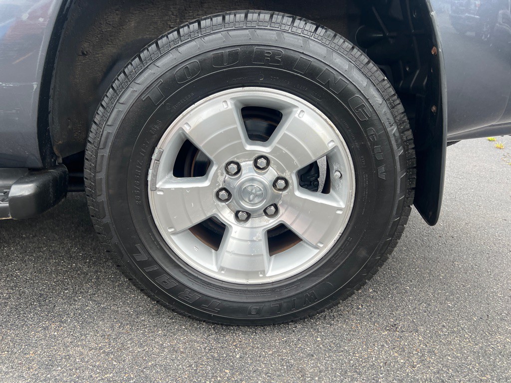 2004 Toyota 4Runner Image 34