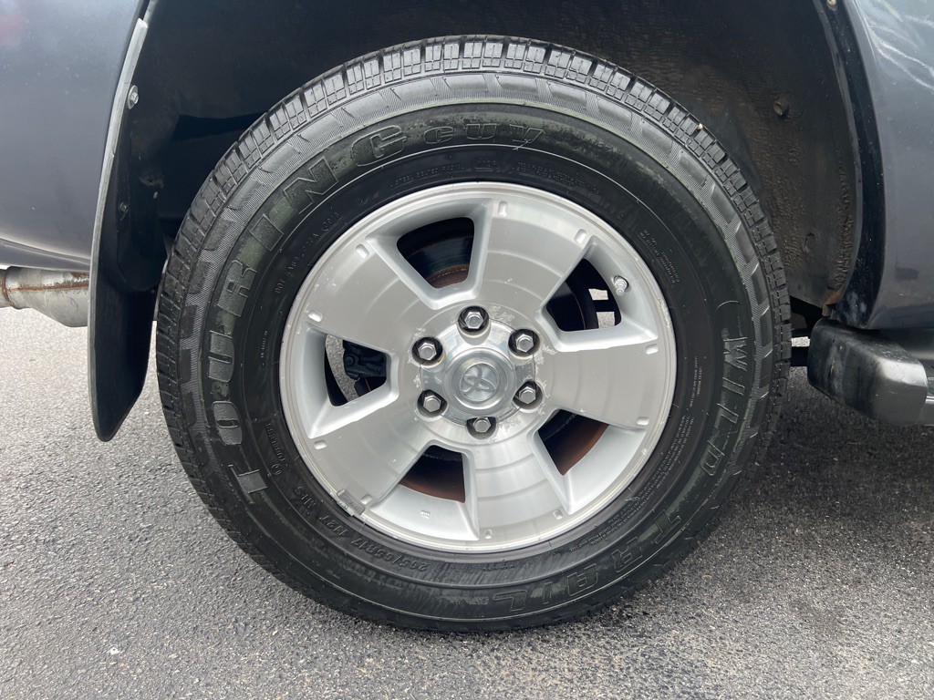 2004 Toyota 4Runner Image 36