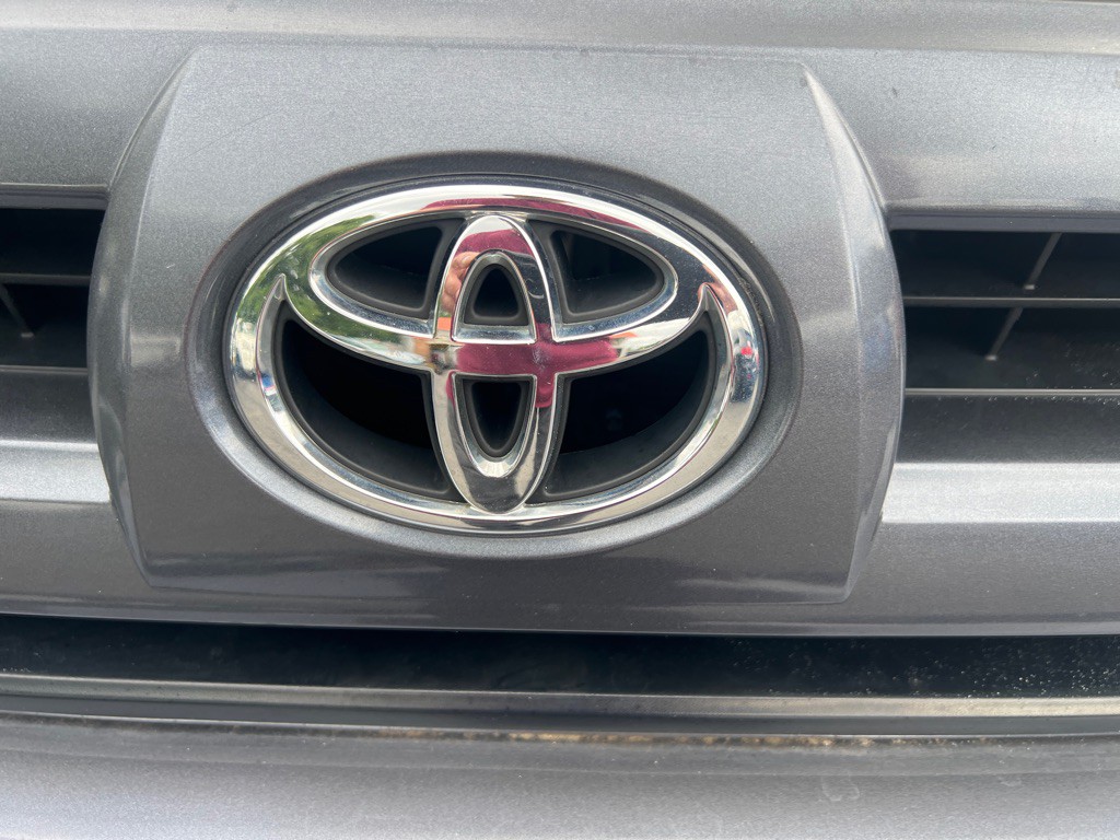 2004 Toyota 4Runner Image 38