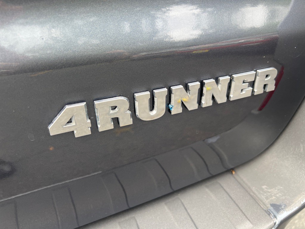 2004 Toyota 4Runner Image 40