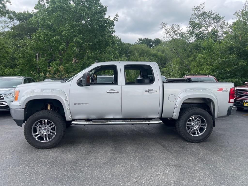 2011 GMC Sierra Image 2