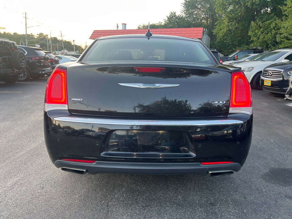 2015 Chrysler 300 Image 4
