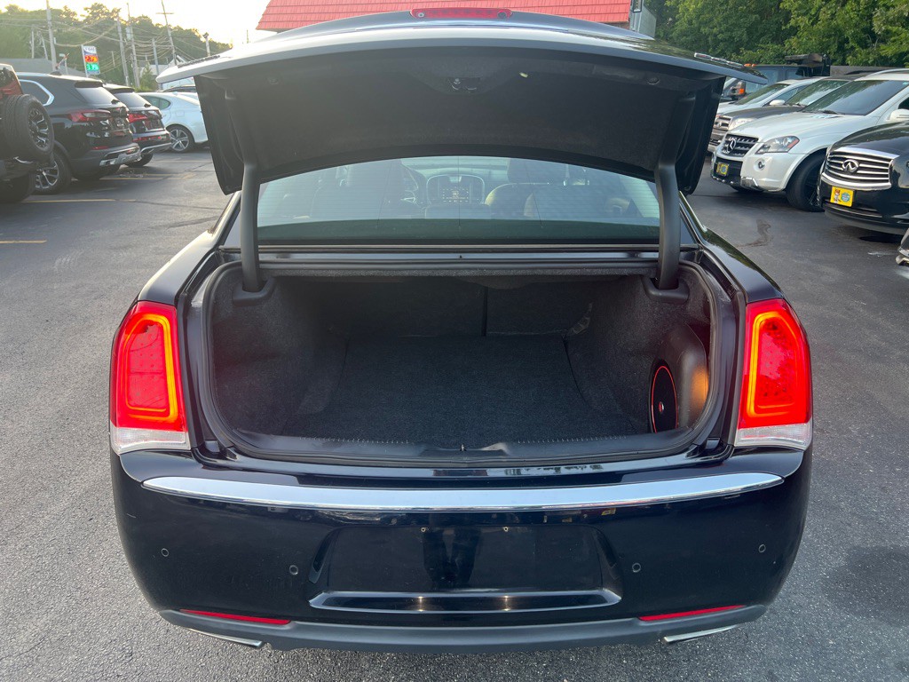 2015 Chrysler 300 Image 5