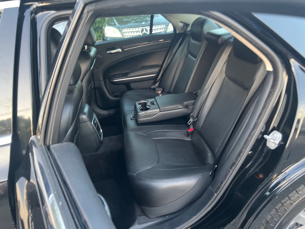 2015 Chrysler 300 Image 13