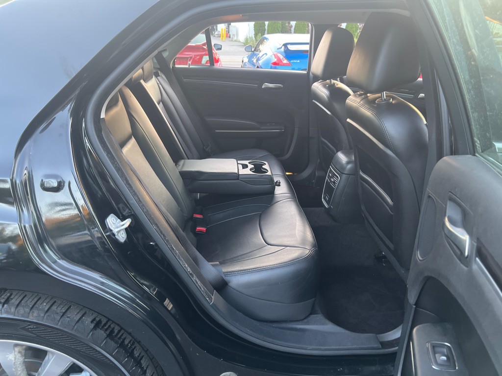 2015 Chrysler 300 Image 15