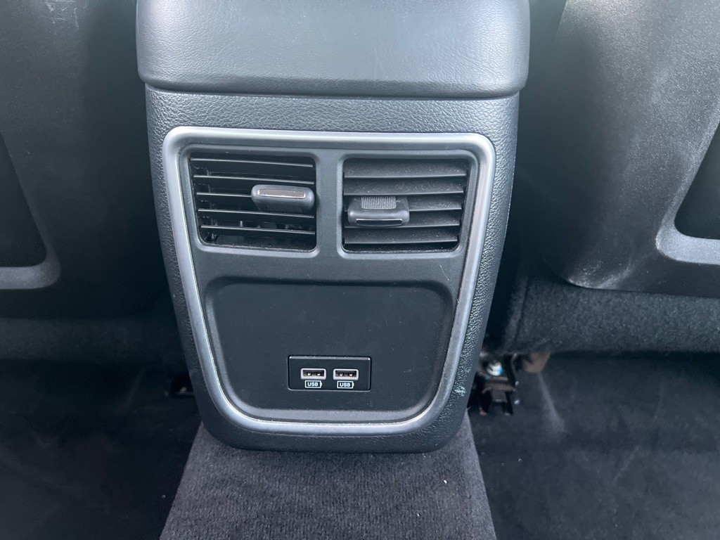 2015 Chrysler 300 Image 16