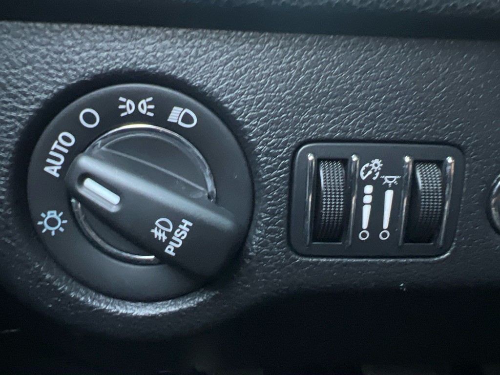 2015 Chrysler 300 Image 18
