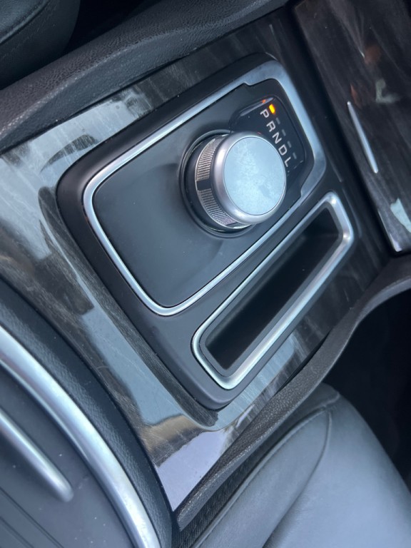 2015 Chrysler 300 Image 24