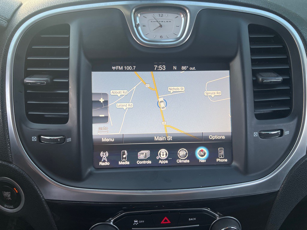 2015 Chrysler 300 Image 28