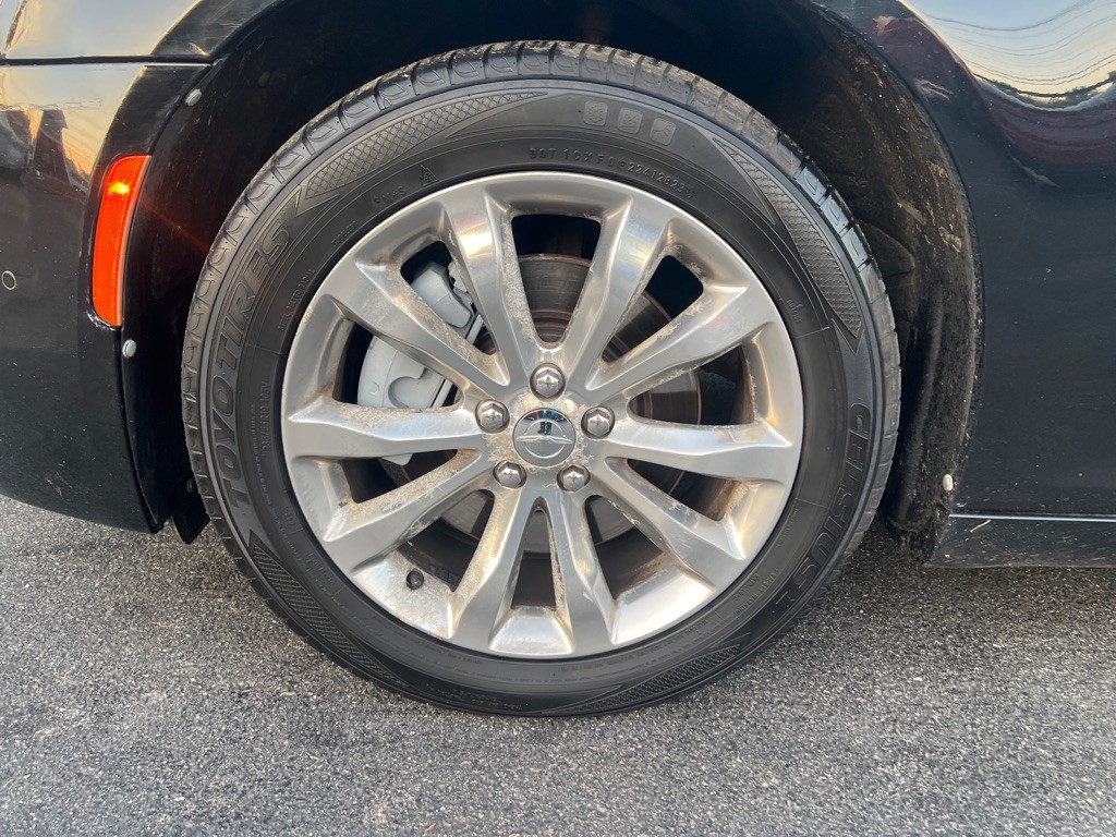 2015 Chrysler 300 Image 31