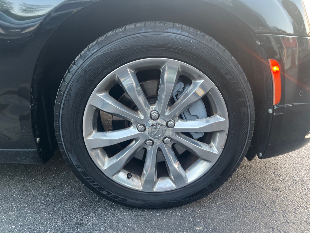 2015 Chrysler 300 Image 33
