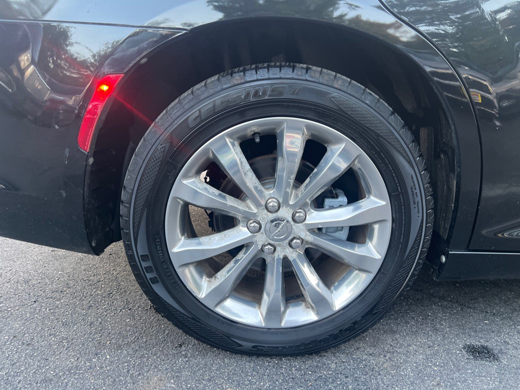 2015 Chrysler 300 Image 34