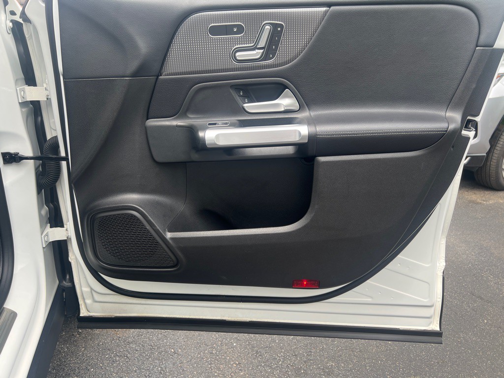 2020 Mercedes-Benz GLB Image 12