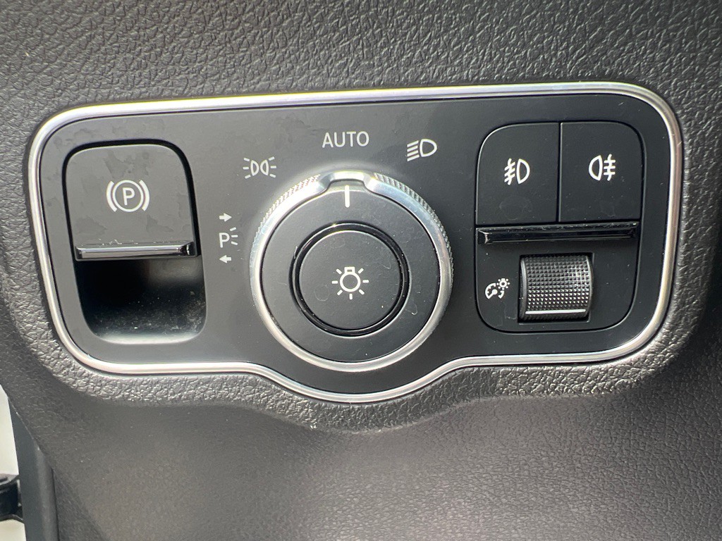 2020 Mercedes-Benz GLB Image 19