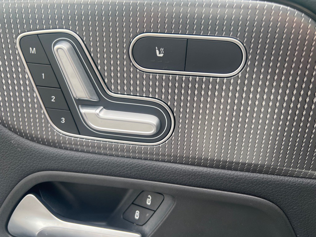 2020 Mercedes-Benz GLB Image 30