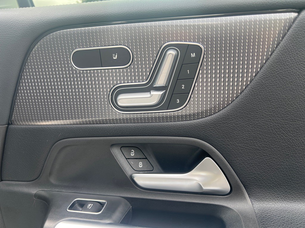 2020 Mercedes-Benz GLB Image 31