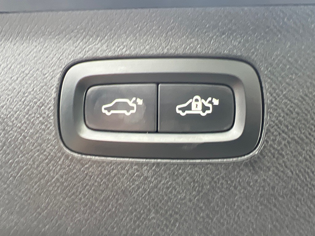 2016 Volvo XC90 Image 6