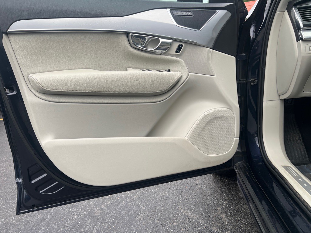 2016 Volvo XC90 Image 10
