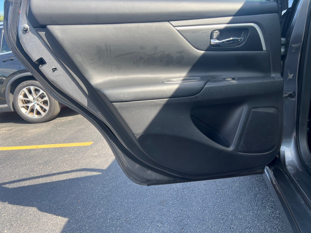2016 Nissan Altima Image 10