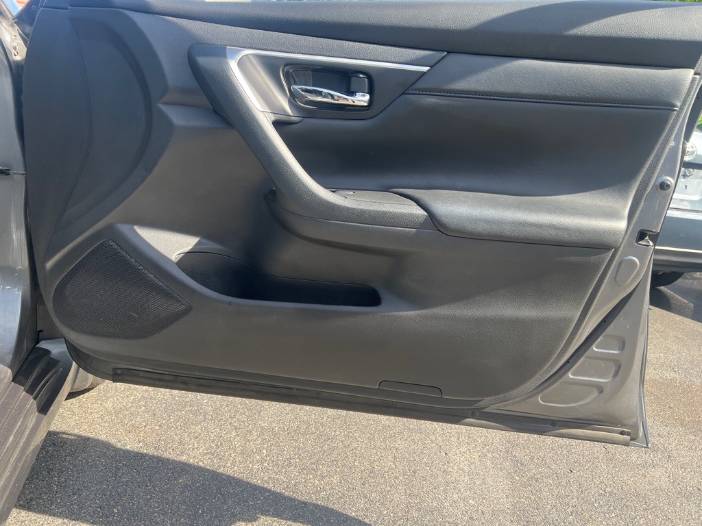 2016 Nissan Altima Image 11