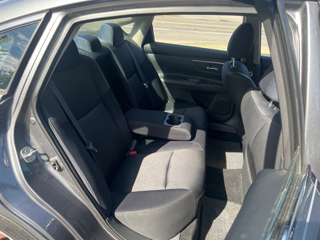 2016 Nissan Altima Image 16