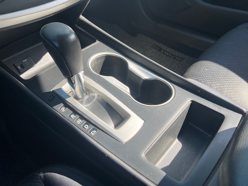 2016 Nissan Altima Image 24