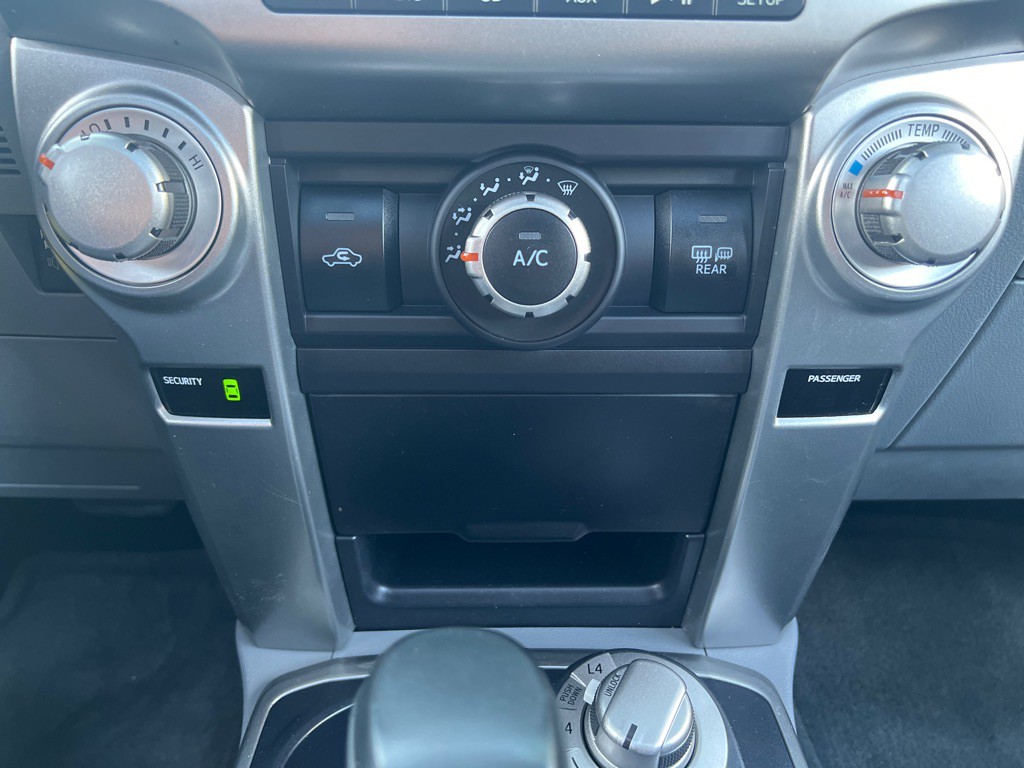 2013 Toyota 4Runner Image 30