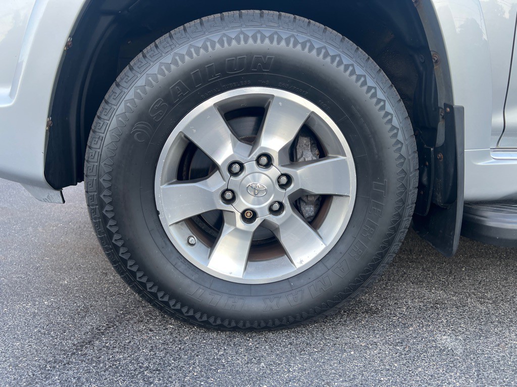 2013 Toyota 4Runner Image 40