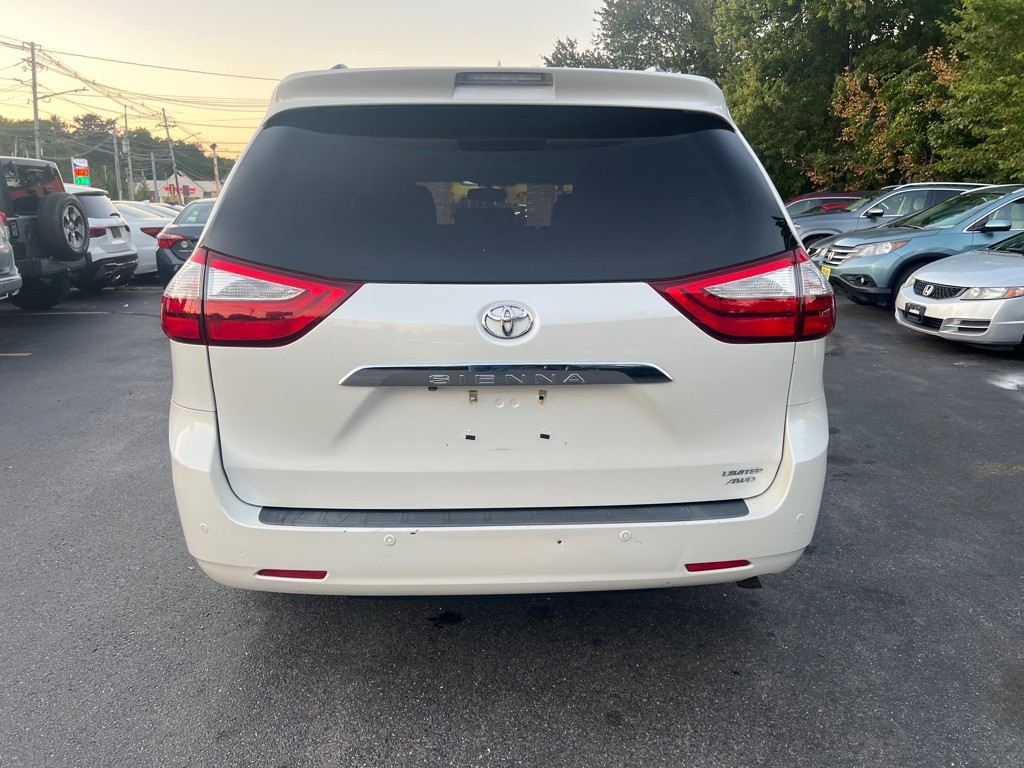 2016 Toyota Sienna Image 4