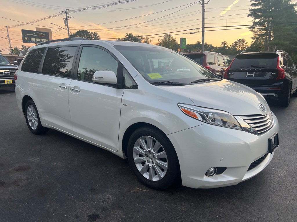 2016 Toyota Sienna Image 8