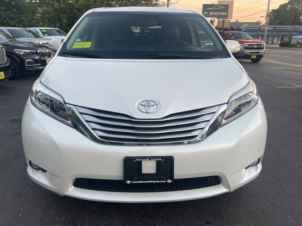 2016 Toyota Sienna Image 10