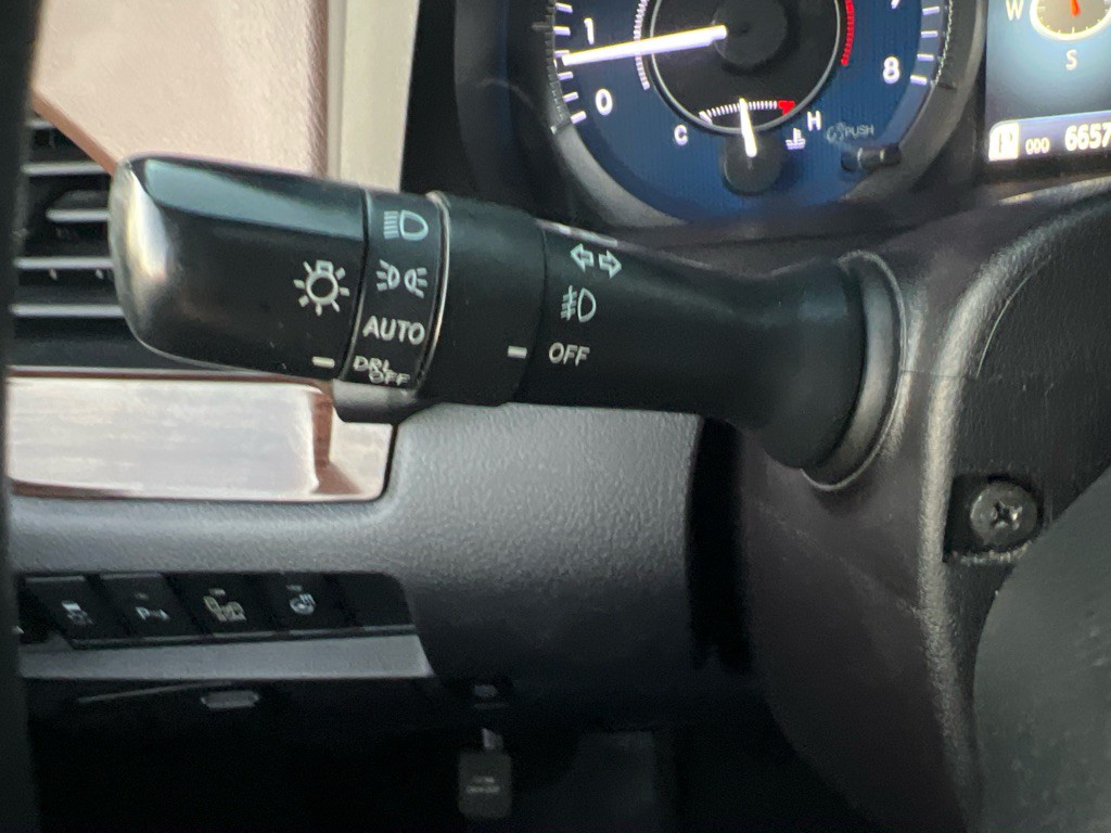 2016 Toyota Sienna Image 19