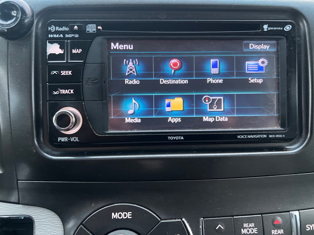 2013 Toyota Sienna Image 24