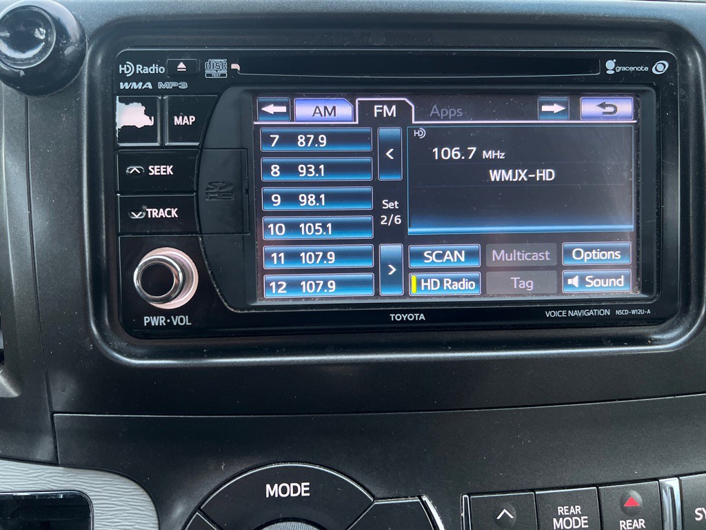 2013 Toyota Sienna Image 27