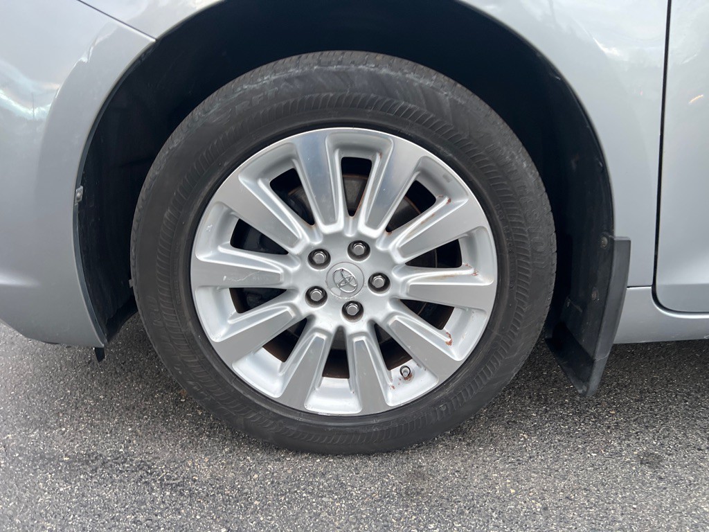 2013 Toyota Sienna Image 30