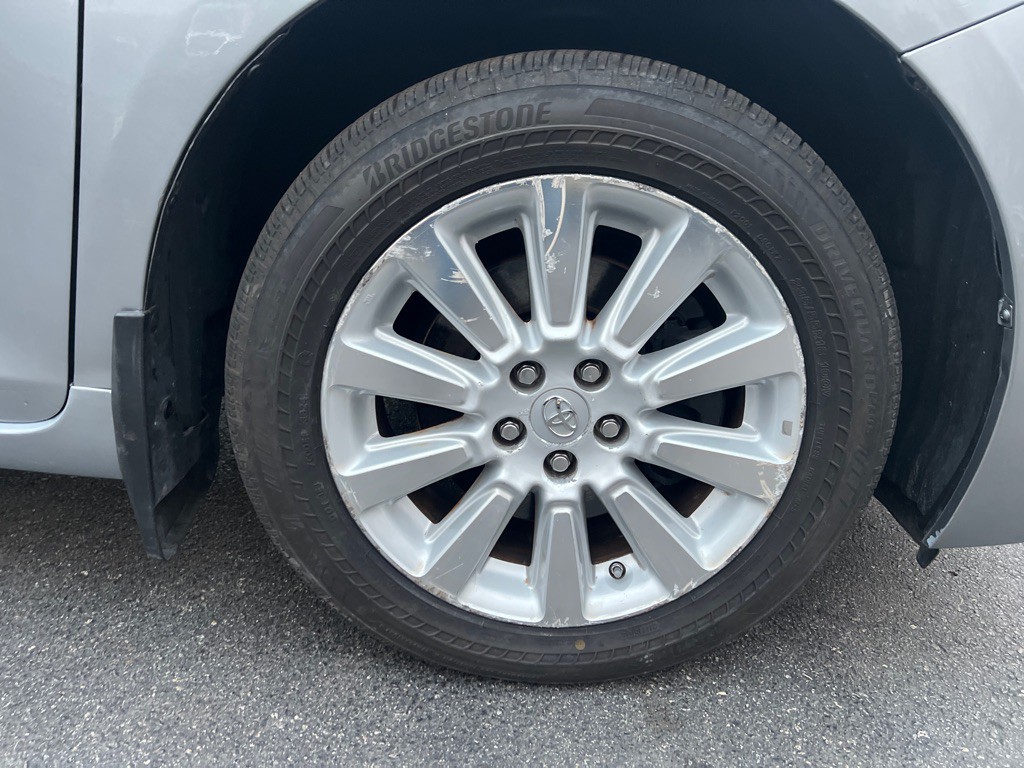 2013 Toyota Sienna Image 32