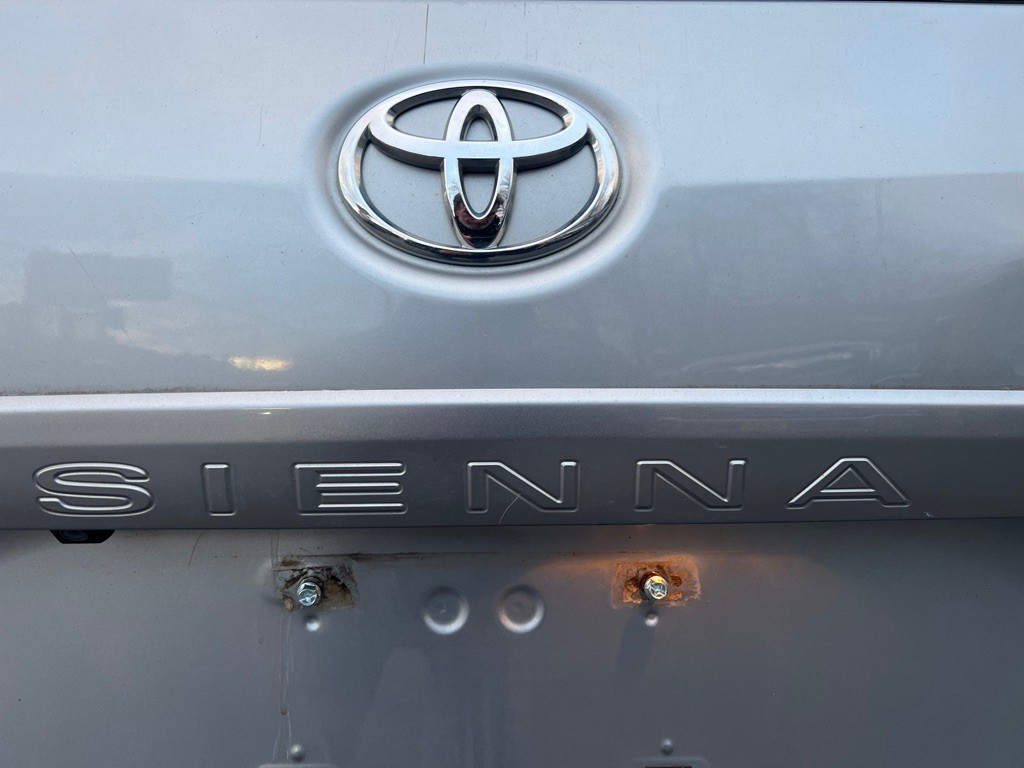 2013 Toyota Sienna Image 36