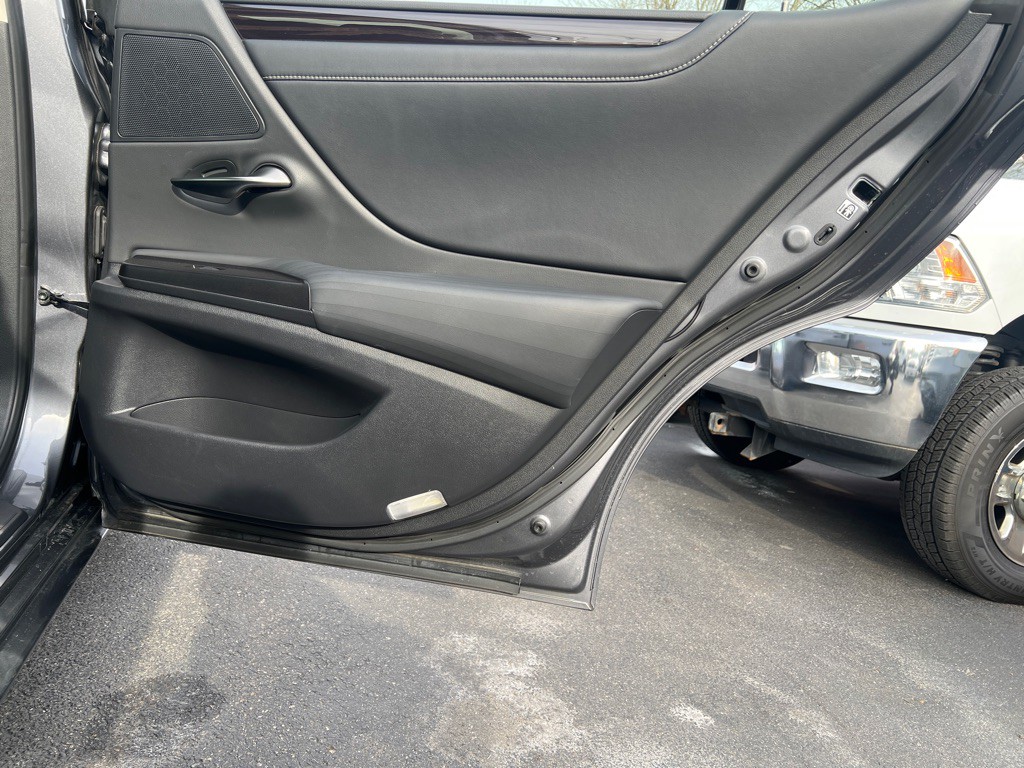 2019 Lexus ES 300 Image 13