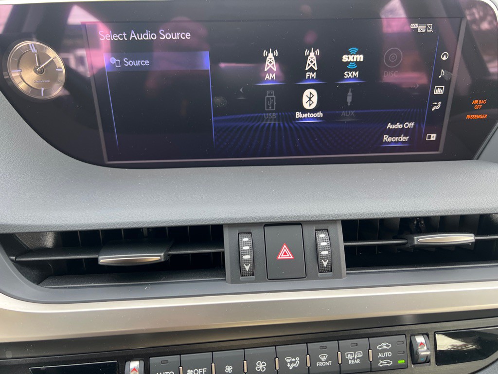 2019 Lexus ES 300 Image 25