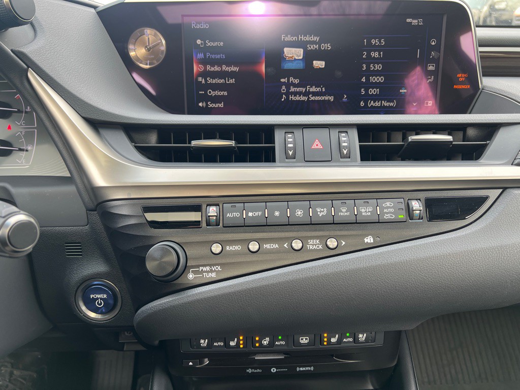 2019 Lexus ES 300 Image 30