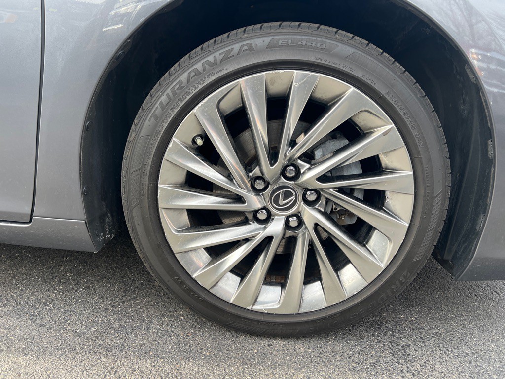 2019 Lexus ES 300 Image 38