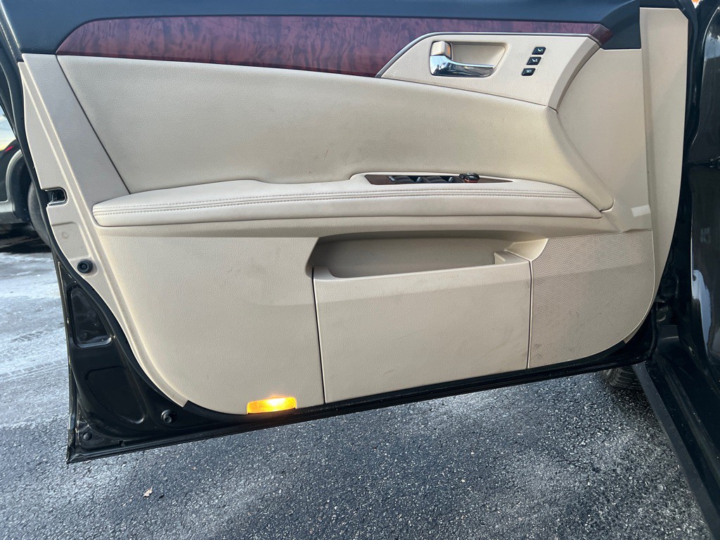 2012 Toyota Avalon Image 9