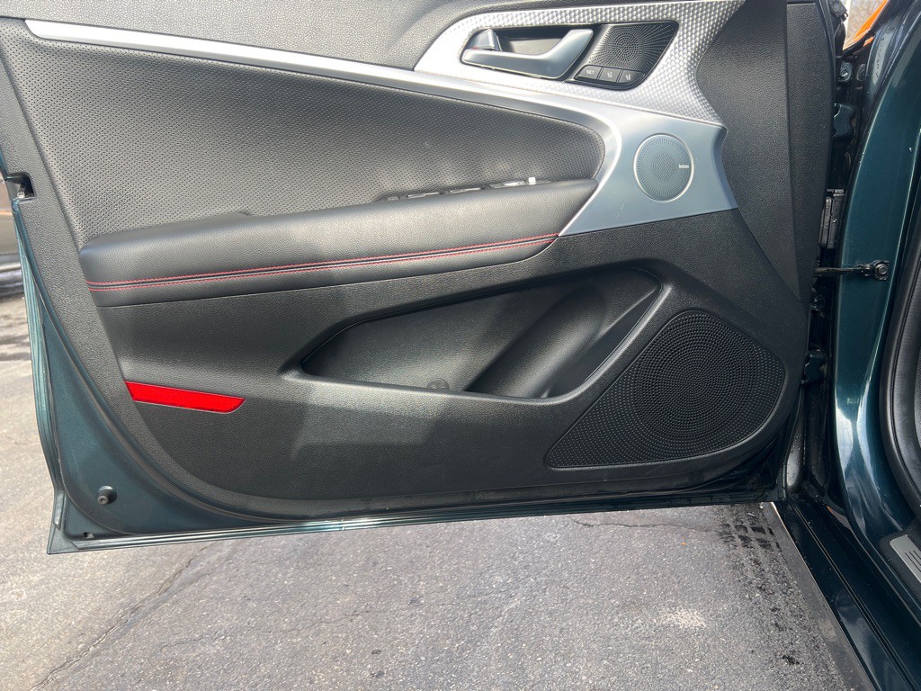 2023 Genesis G70 Image 9