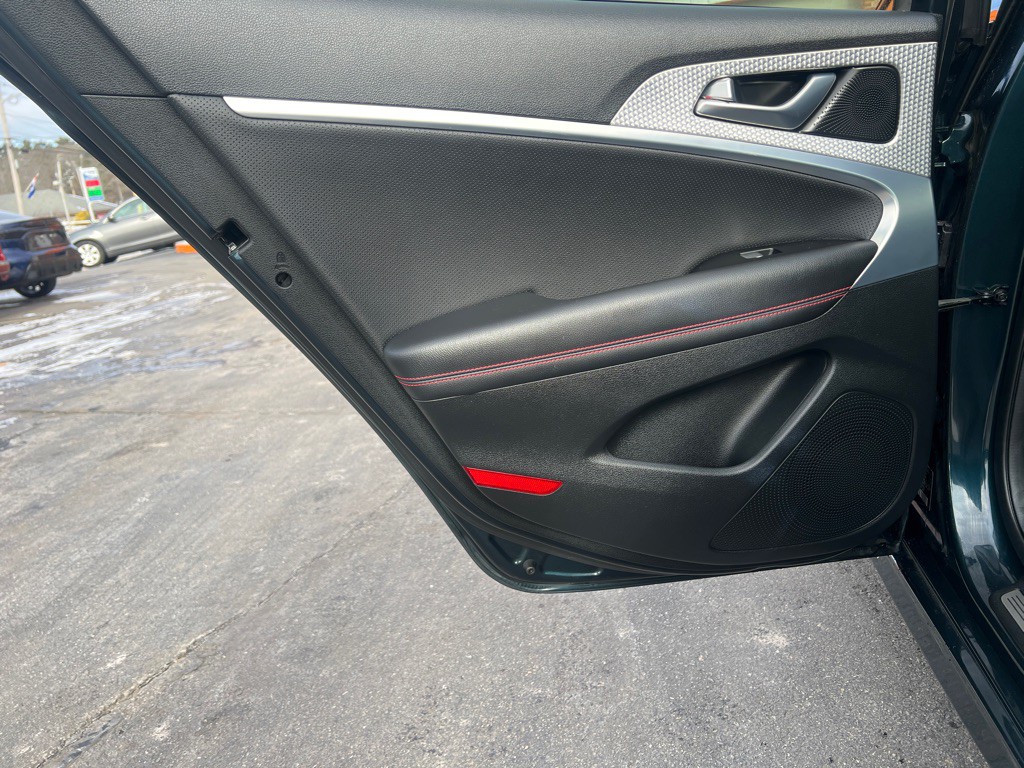 2023 Genesis G70 Image 10