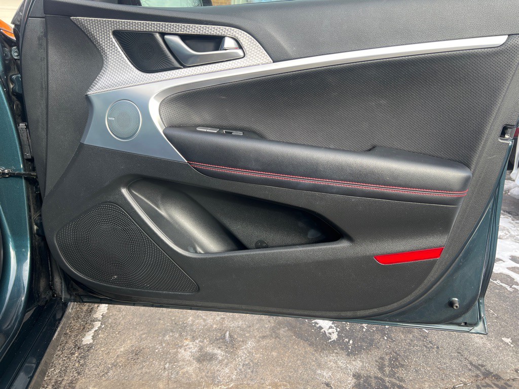 2023 Genesis G70 Image 11