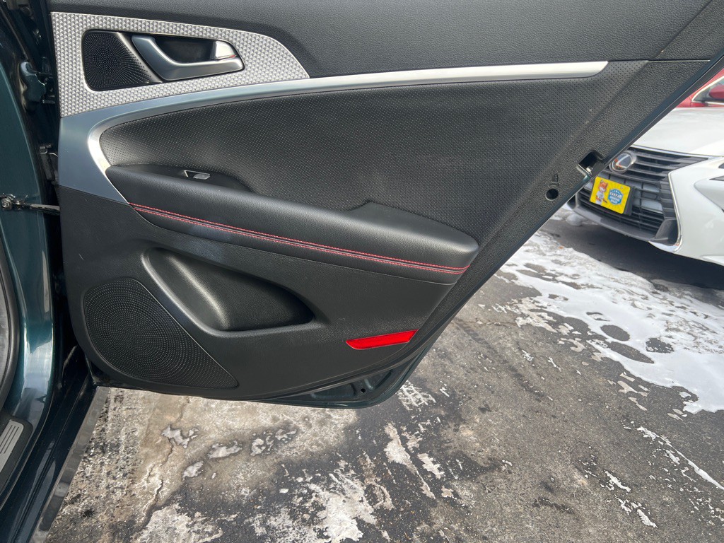 2023 Genesis G70 Image 12