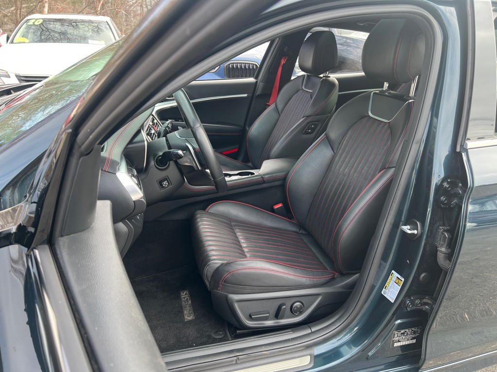 2023 Genesis G70 Image 13