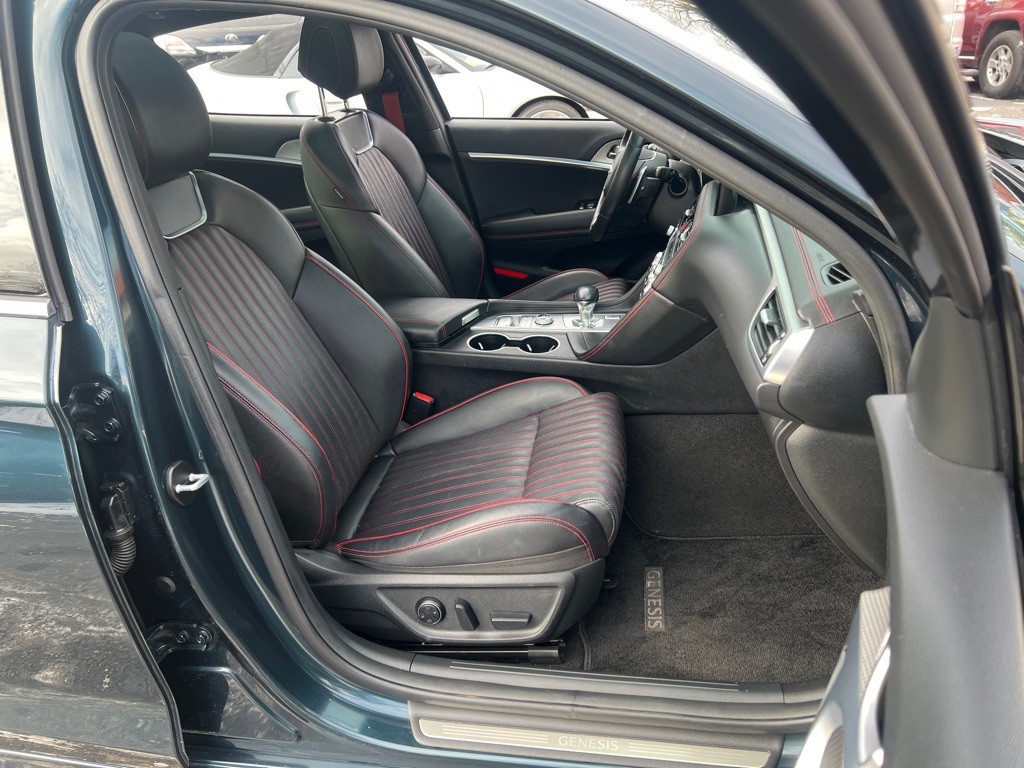2023 Genesis G70 Image 15