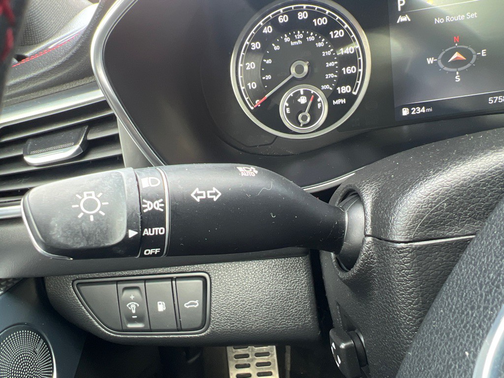 2023 Genesis G70 Image 18