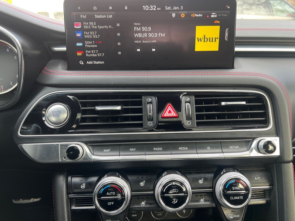 2023 Genesis G70 Image 26